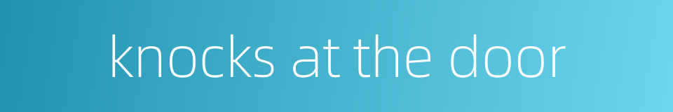 knocks at the door的同义词