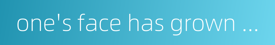 one's face has grown purple and one's nose is swollen的同义词